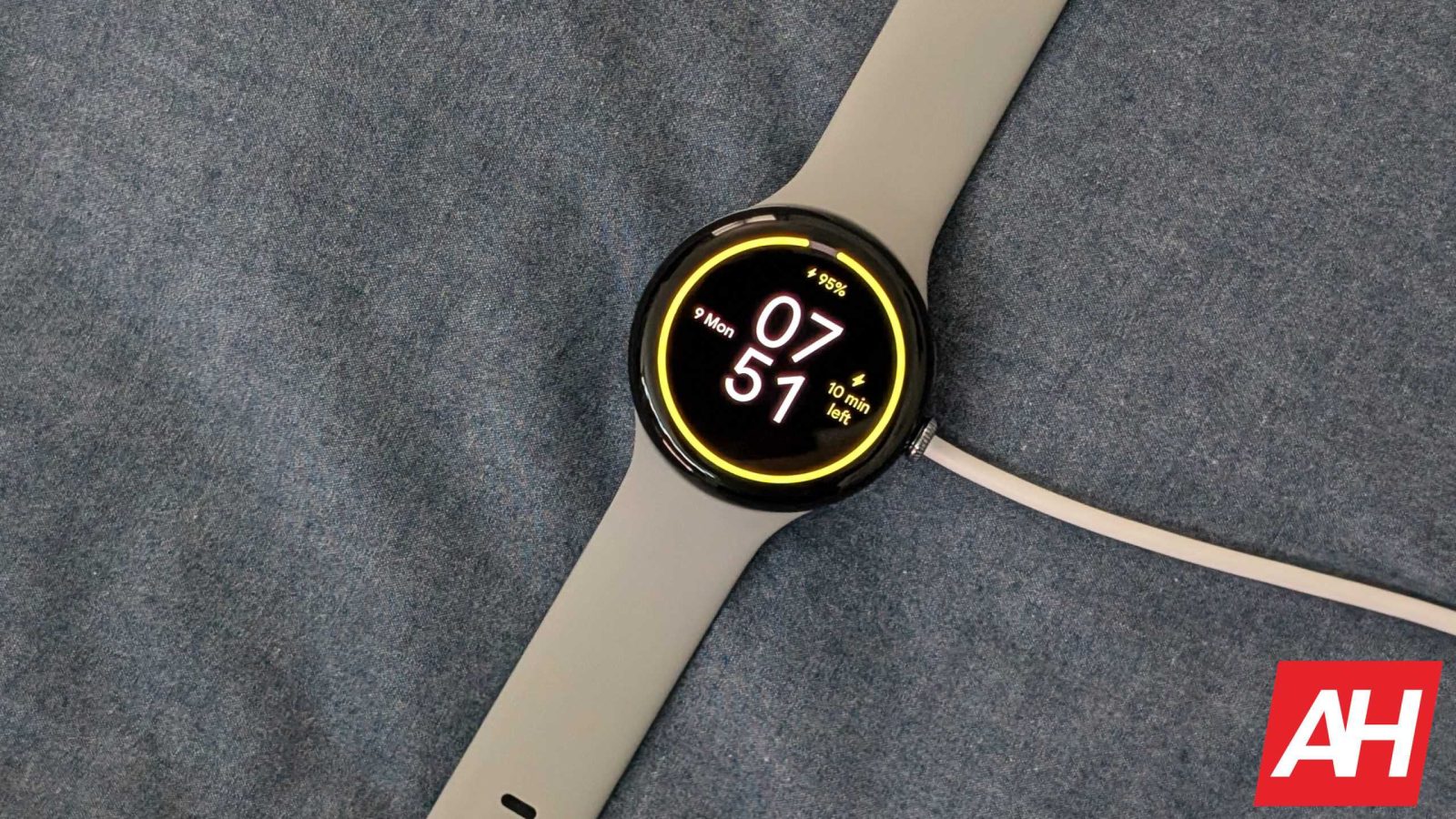 google-brings-its-pixel-watch-performance-loop-band-to-amazon