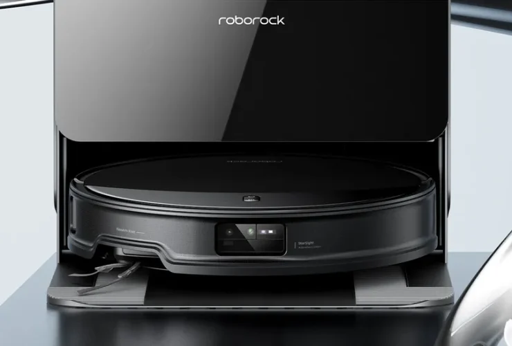 roborock-unveils-the-saros-10-and-10r-during-ces