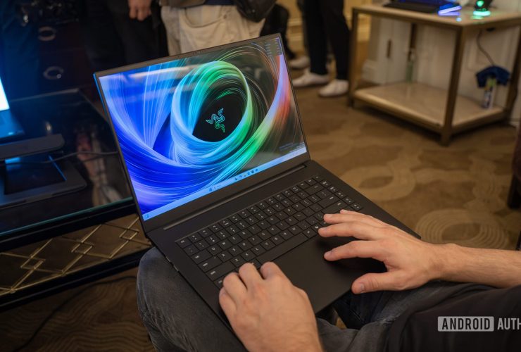 the-new-razer-blade-16-makes-the-switch-to-amd-and-is-the-thinnest-blade-to-date