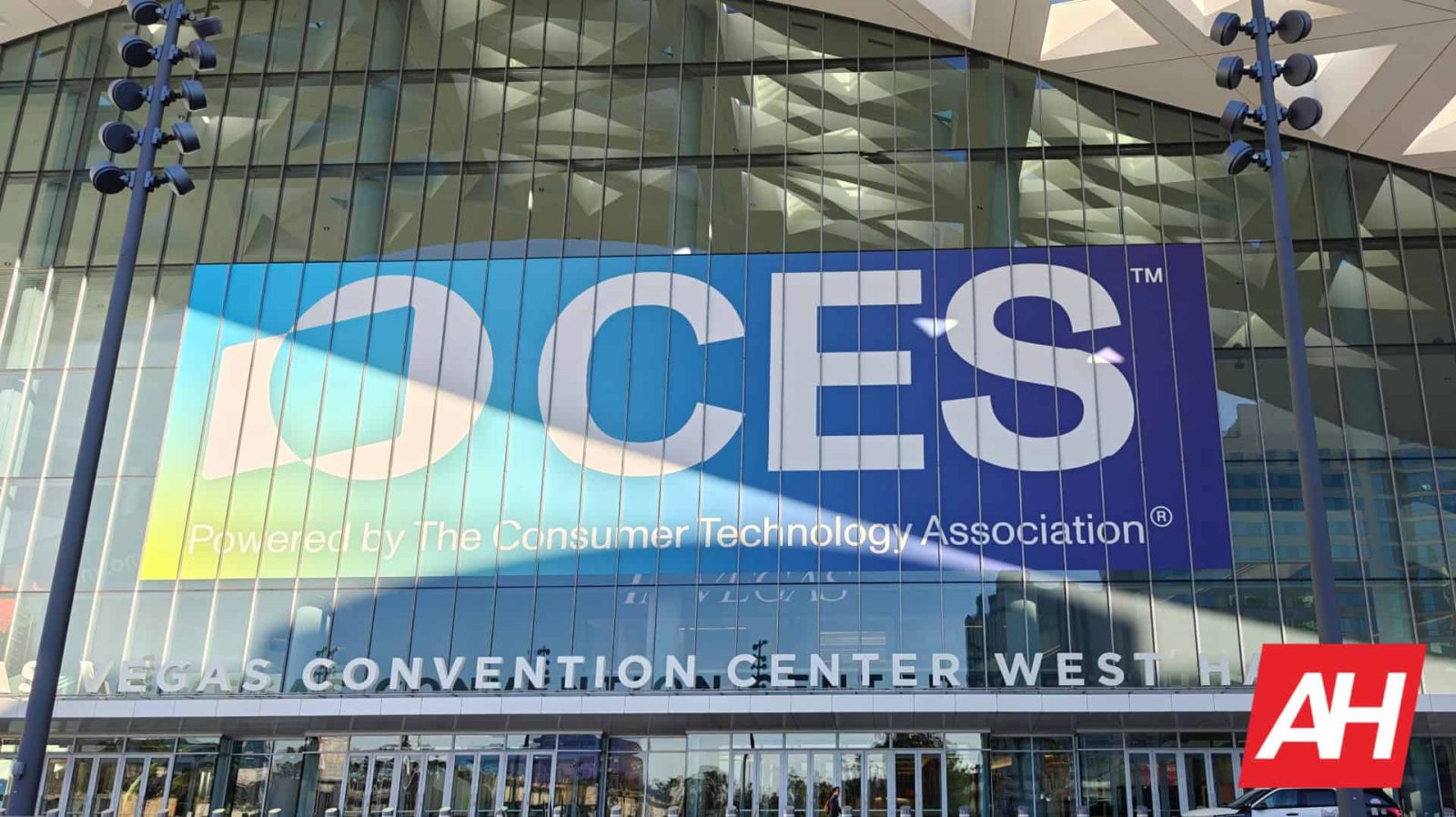 ces-day-1-recap:-scary-gaming-ai,-solar-powered-hats,-extendable-laptops-&-much-more!