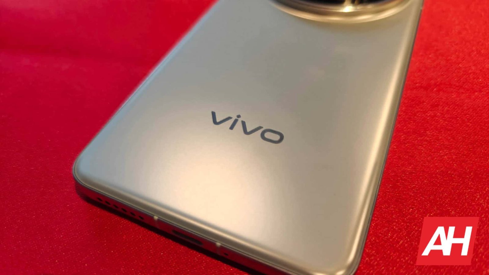 here’s-your-first-look-at-the-vivo-x200-ultra-flagship