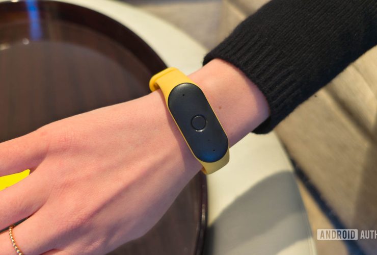 i-tried-a-new-ai-wearable-at-ces-2025-and-actually-came-away-impressed