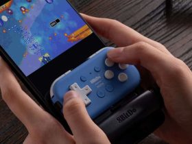 8bitdo’s-new-mobile-clip-easily-attaches-its-smaller-controllers-to-your-phone