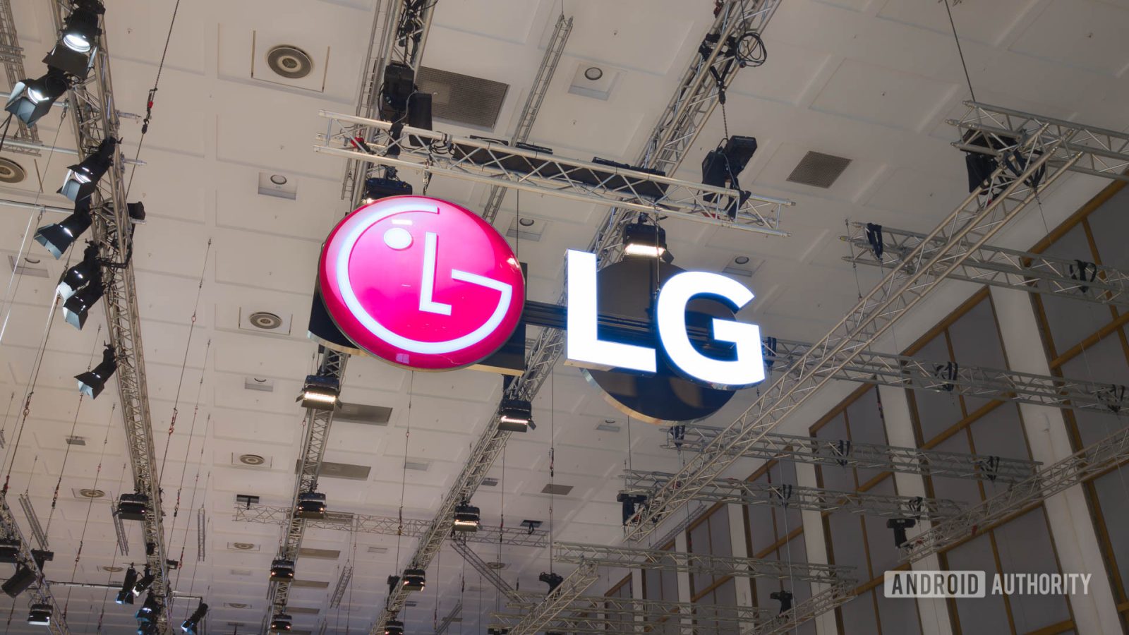 get-some-sunglasses:-lg-turns-up-the-brightness-on-its-next-gen-oled-tv-panel