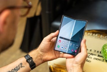 foldable-phone-deals:-samsung-galaxy-z-fold-6-or-google-pixel-9-pro-fold?