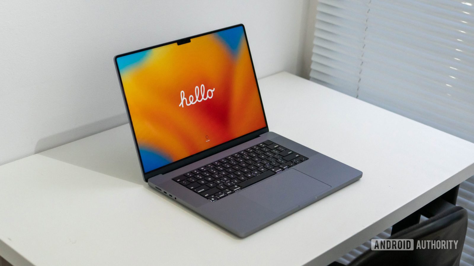 hot-laptop-deals:-save-up-to-$200-on-a-new-apple-macbook