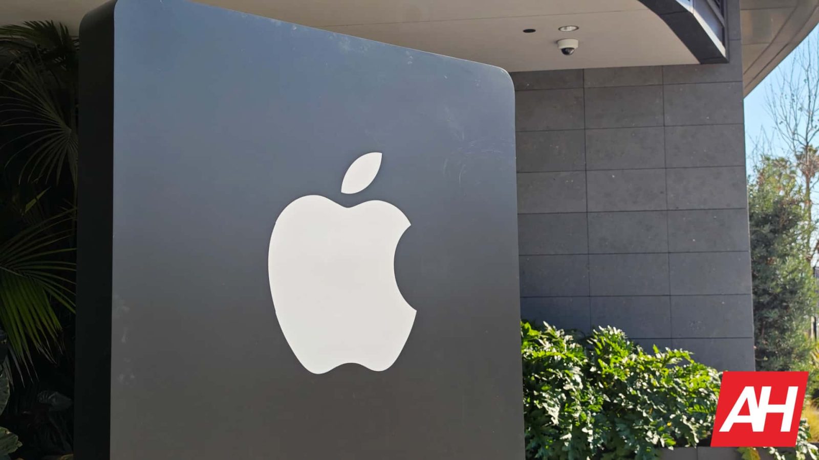 apple-to-face-class-action-lawsuit-for-underpaying-women