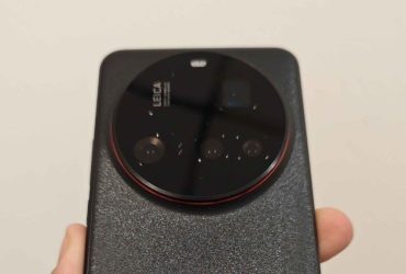 xiaomi-15-ultra-leaks-in-hands-on-image,-massive-camera-bump-and-all