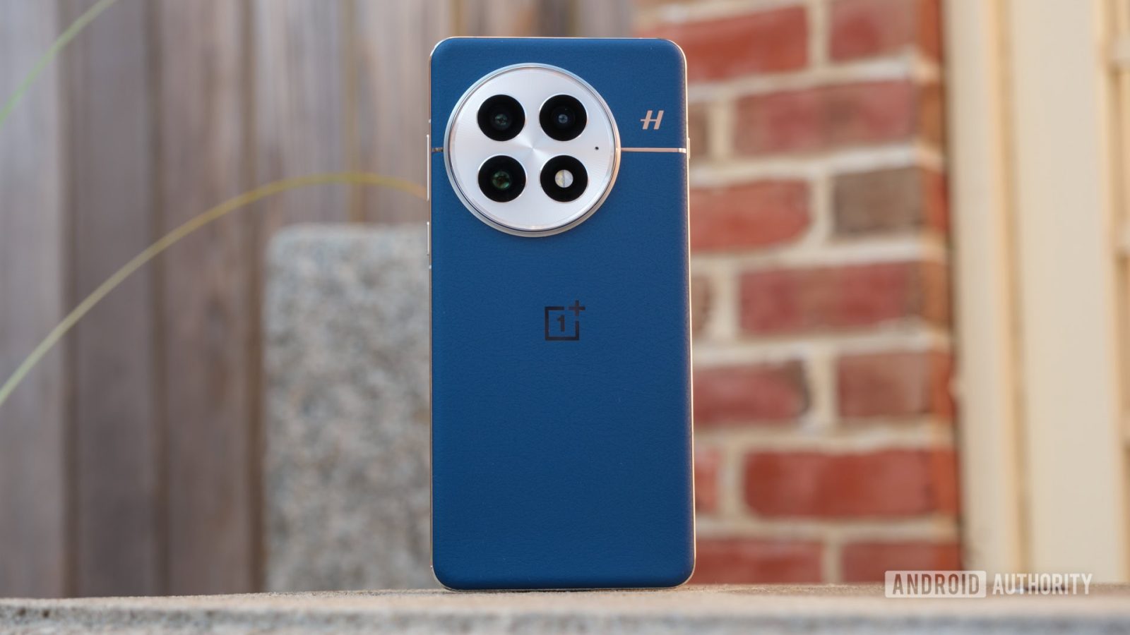 the-oneplus-13-has-dethroned-the-iphone-16-pro-as-my-go-to-concert-camera