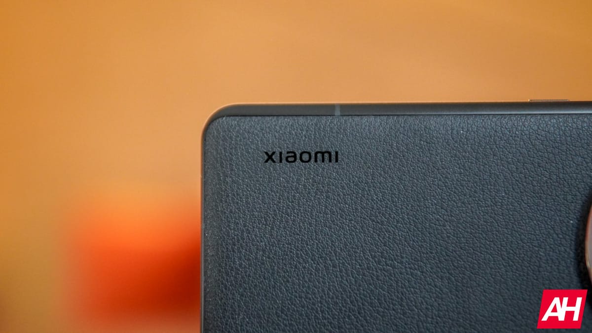 xiaomi-15-ultra-flaunts-its-camera-oreo-in-hands-on-image