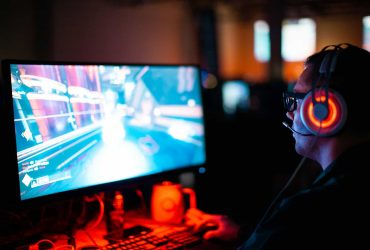 the-psychology-behind-online-gaming:-why-digital-worlds-captivate-us