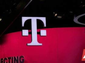 t-mobile-wants-some-of-its-customers-to-pay-for-satellite-texting