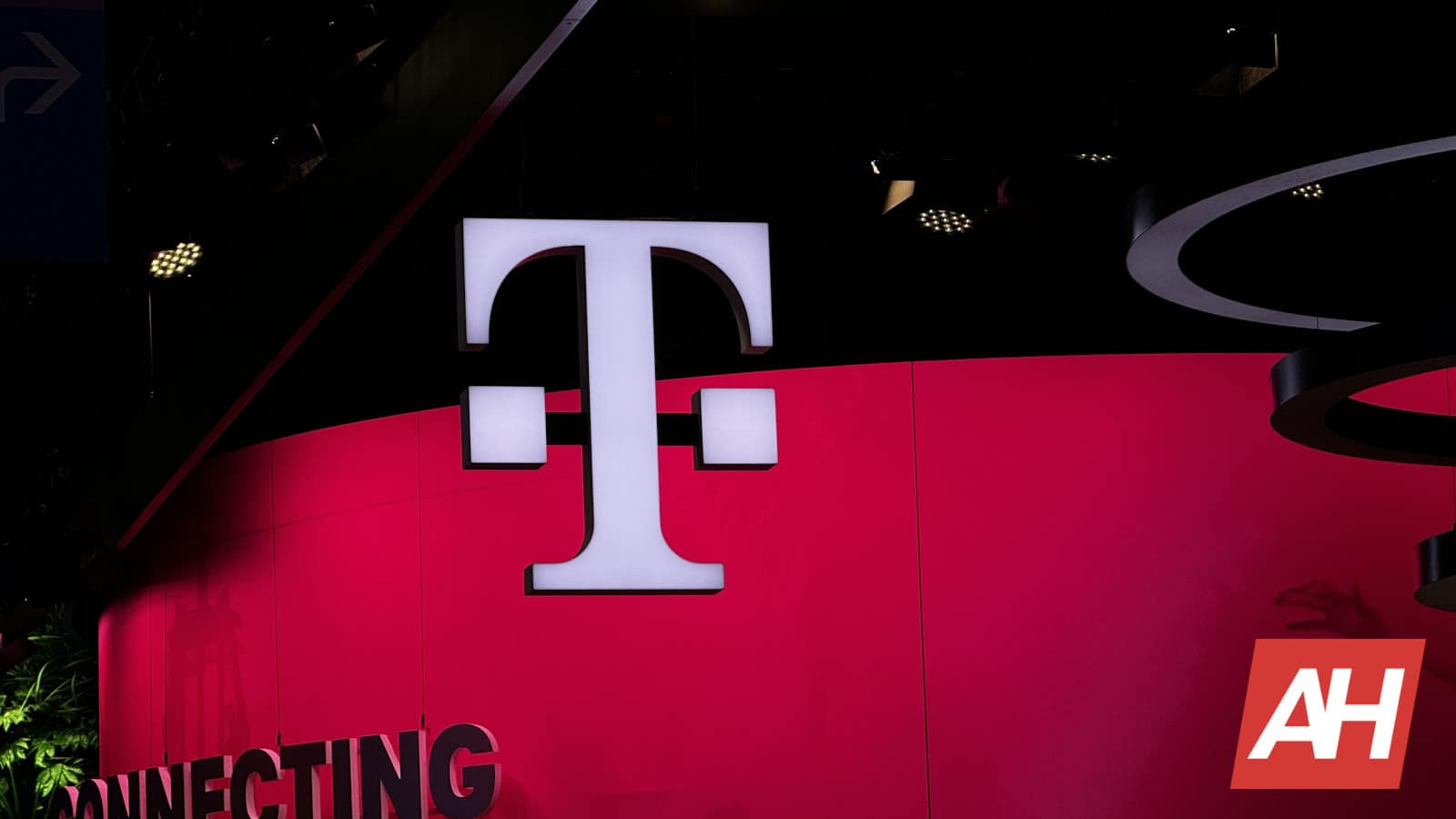 t-mobile-wants-some-of-its-customers-to-pay-for-satellite-texting