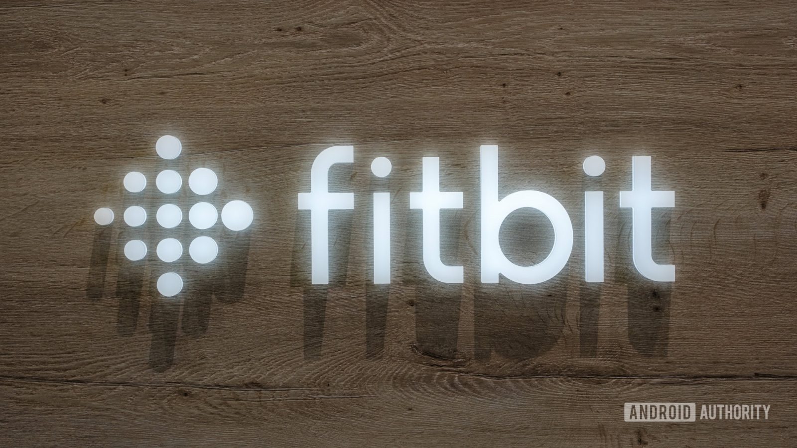 fitbit-users-can-start-casting-their-workouts-to-tvs-again