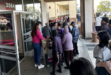 t-mobile’s-latest-freebie-had-customers-lining-up-around-the-block