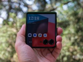 motorola-razr-plus-2025-resurfaces-in-a-hot-red-avatar