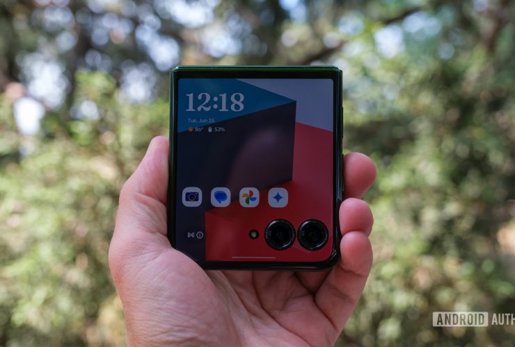 motorola-razr-plus-2025-resurfaces-in-a-hot-red-avatar