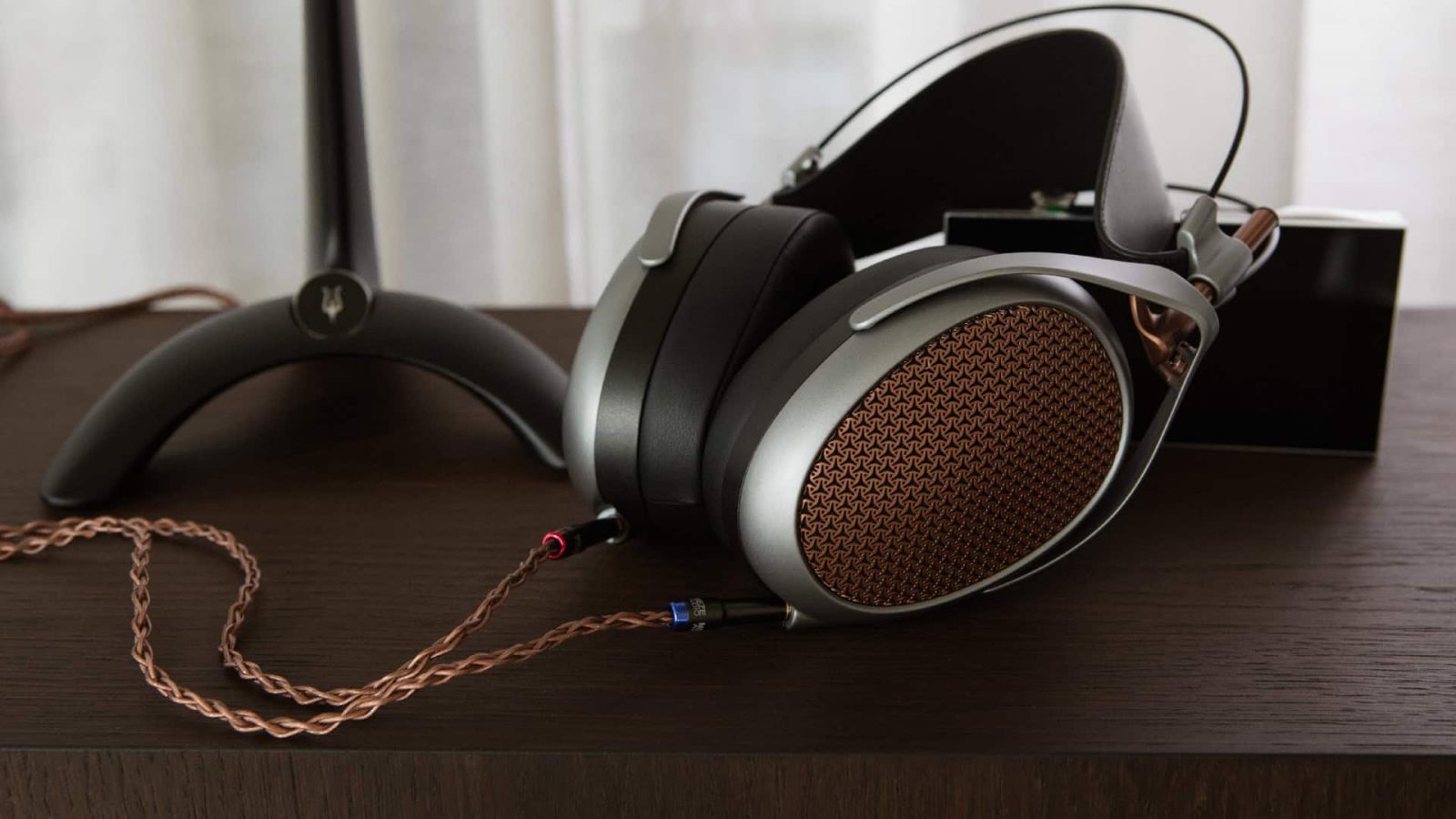 meze-audio-poet:-the-only-headphones-you’ll-need!