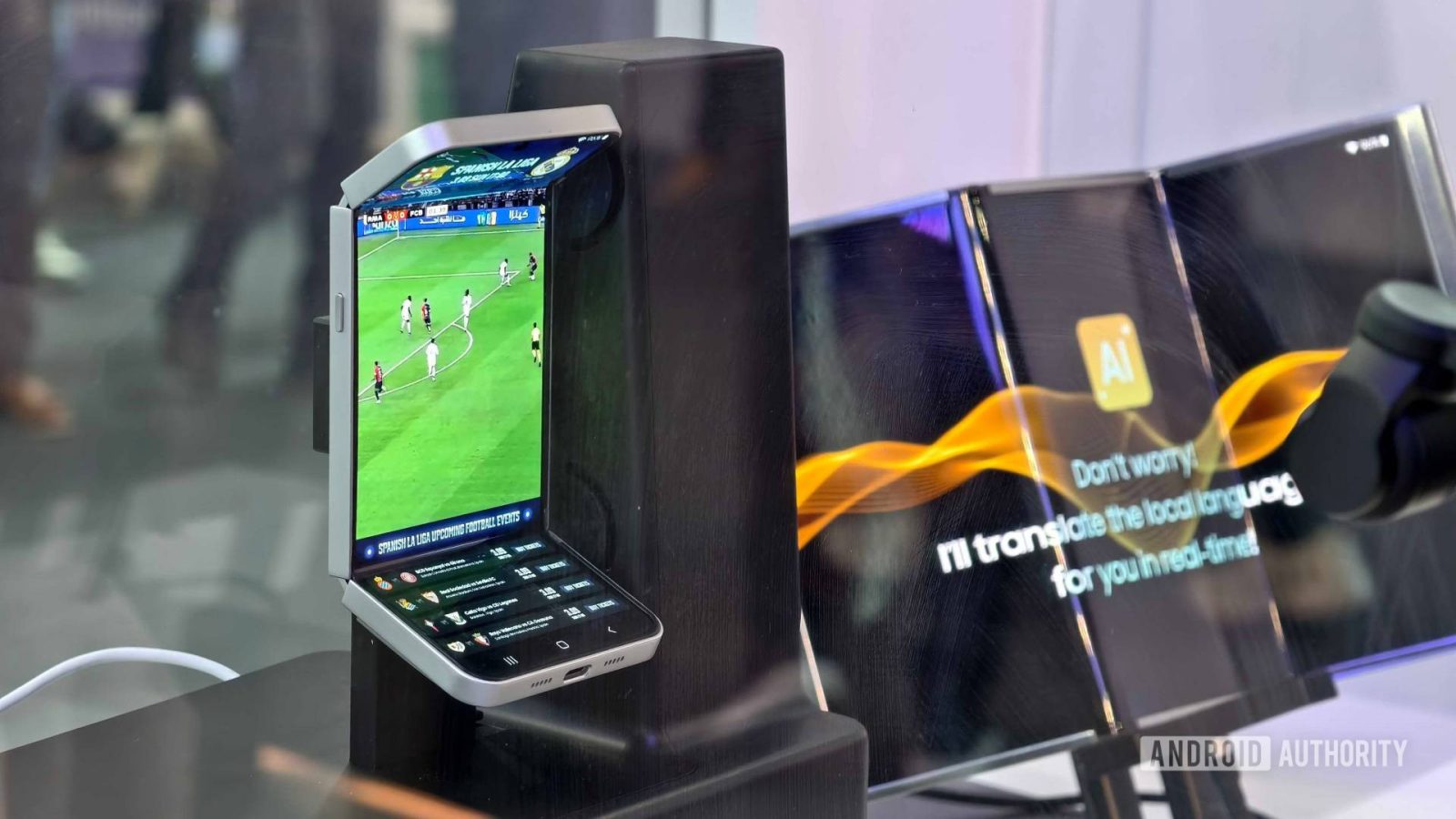 samsung’s-weird-foldable-phones-are-my-favorite-thing-from-mwc-2025