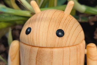 the-latest-vinyl-android-figure-is-a-faux-wood-‘pine-pal’-where-no-two-are-alike-[gallery]