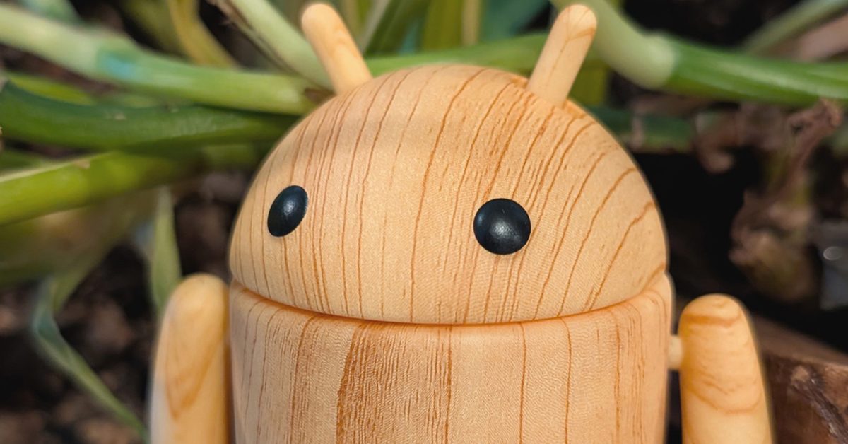 the-latest-vinyl-android-figure-is-a-faux-wood-‘pine-pal’-where-no-two-are-alike-[gallery]