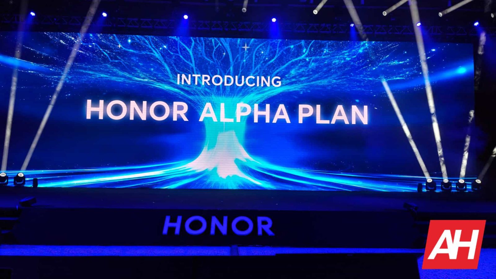 honor-alpha-plan-worth-$10-billion-has-been-announced-at-mwc-2025