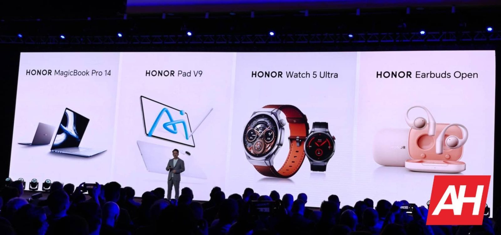 honor-unveils-new-tablet,-watch,-earbuds-&-laptop-at-mwc-2025