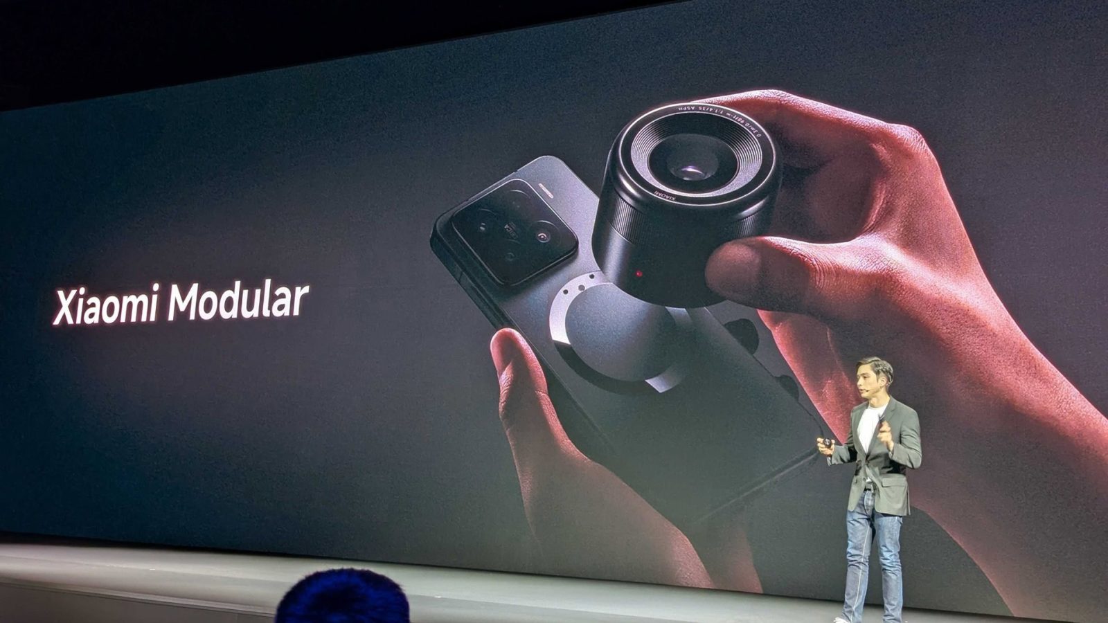 xiaomi-unveils-ambitious-modular-phone-concept-with-lens-attachment