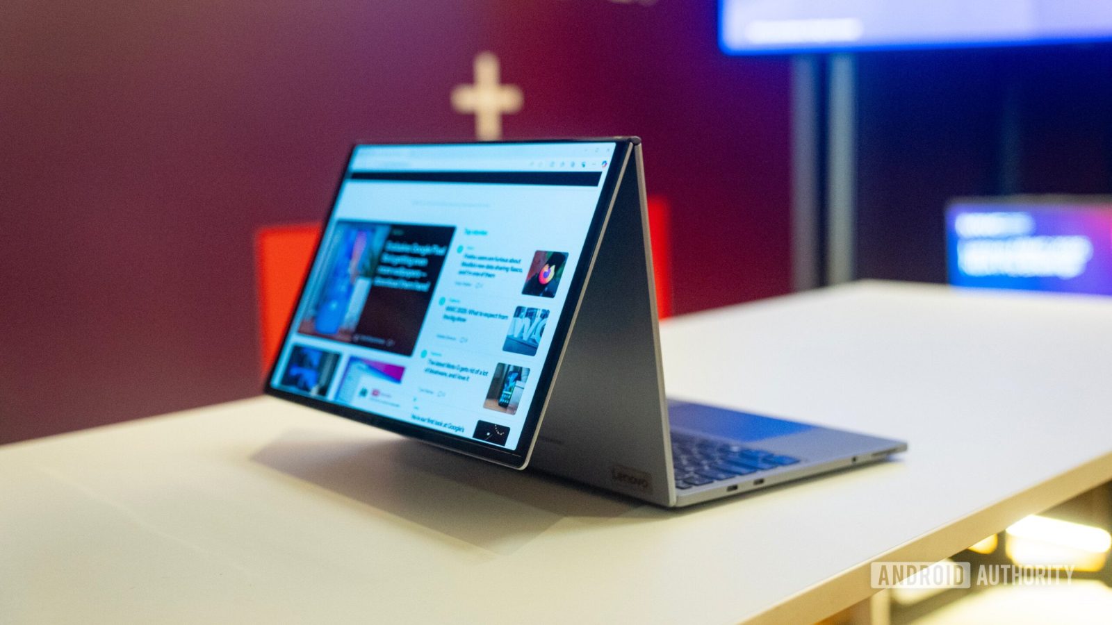 i-tried-lenovo’s-ambitious-z-folding-laptop-at-mwc-2025-and-it’s-perfectly-built-for-two