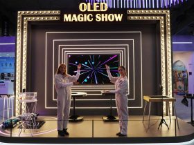 samsung-showed-off-futuristic-display-tech-during-oled-magic