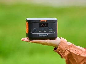 deal:-this-jackery-power-station-fits-in-your-palm,-and-is-40%-off