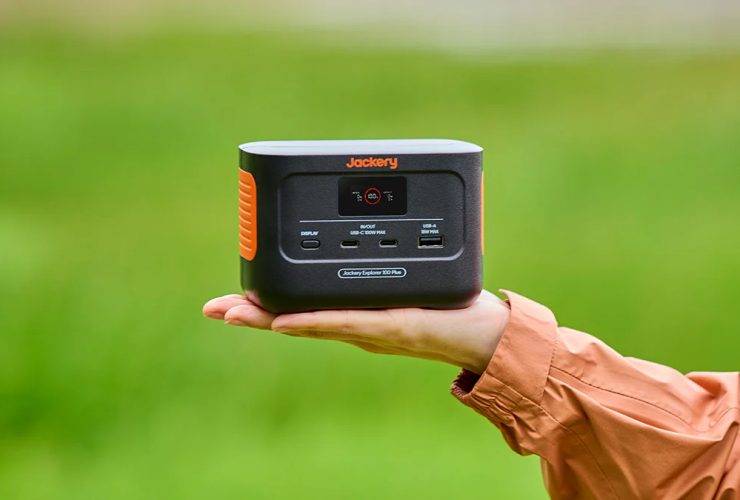 deal:-this-jackery-power-station-fits-in-your-palm,-and-is-40%-off