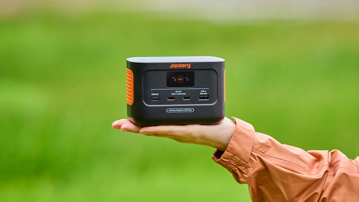 deal:-this-jackery-power-station-fits-in-your-palm,-and-is-40%-off