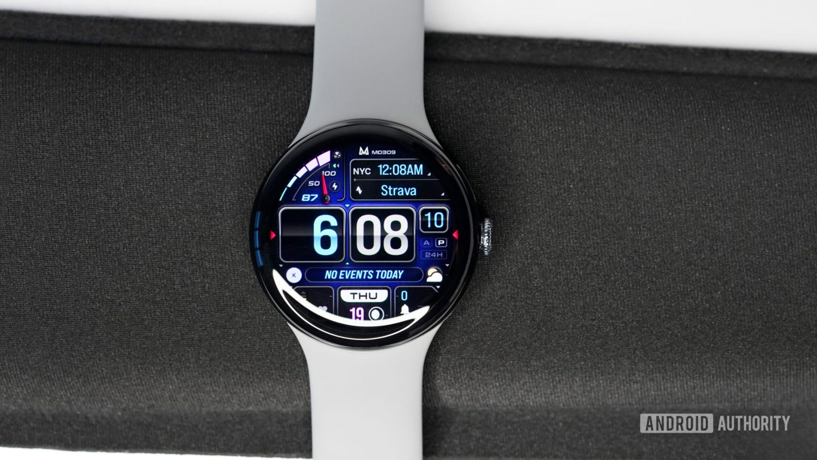 android-15-is-finally-hitting-pixel-watch-models-with-wear-os-5.1-update