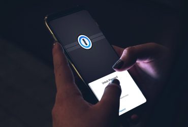 1password-can-now-show-you-the-passwords-and-codes-you-need-at-your-irl-location