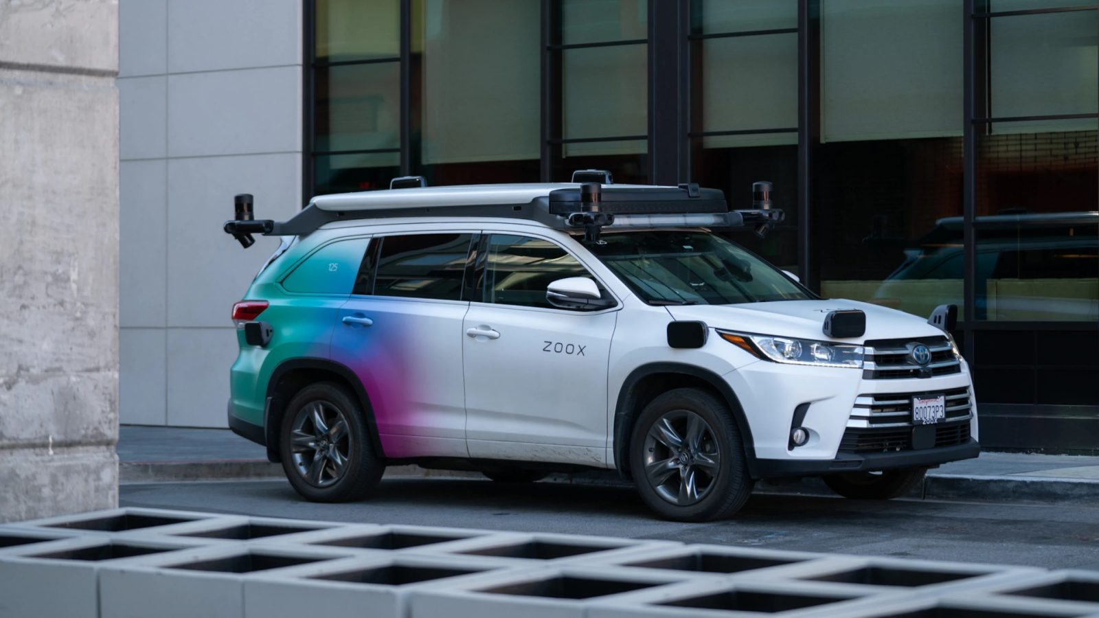 amazon’s-zoox-starts-testing-autonomous-taxis-in-los-angeles