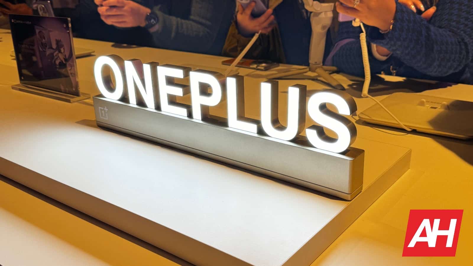 one-oneplus-13t-color-may-surprise-you,-but-it-makes-sense