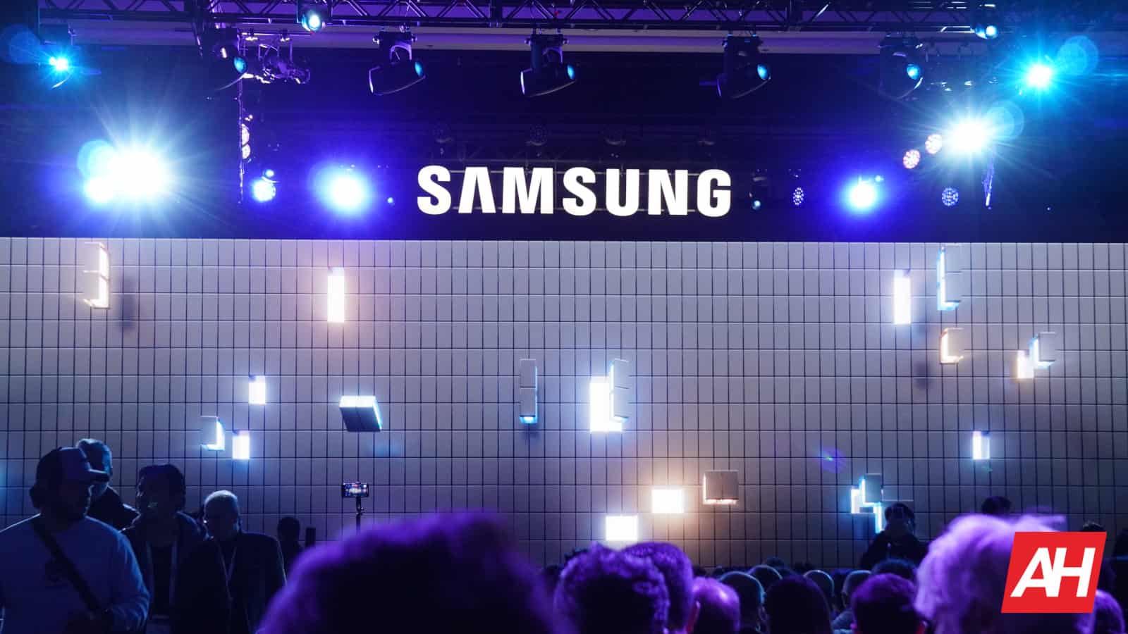 you’ll-be-waiting-for-samsung’s-xr-glasses-until-2026