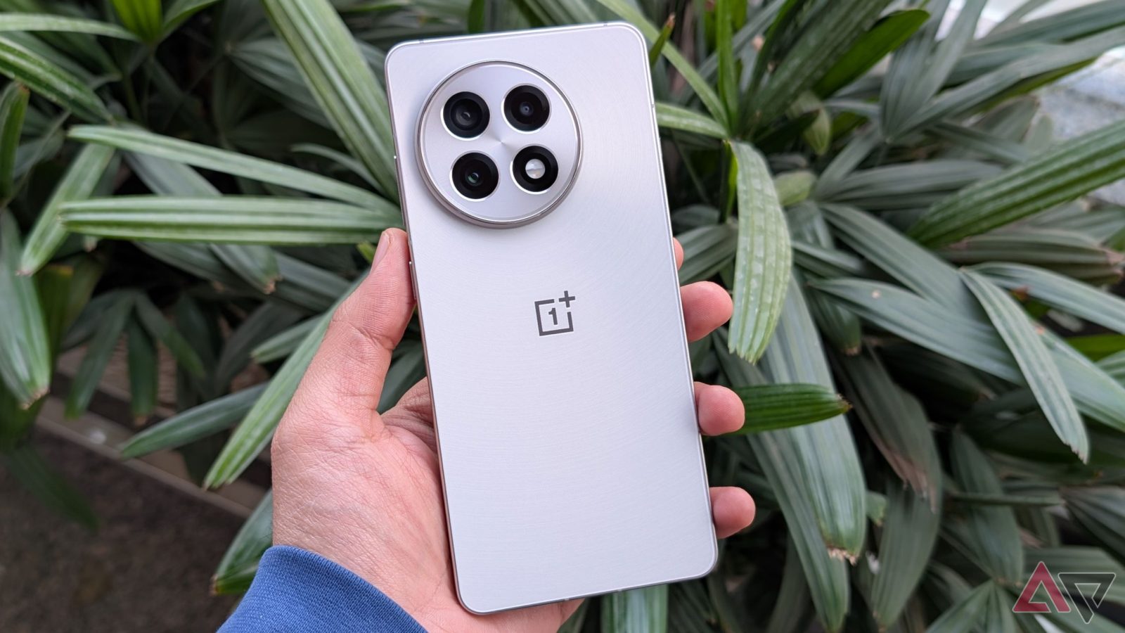 the-upcoming-oneplus-‘mini’-might-look-more-pixel-fold-than-oneplus-13