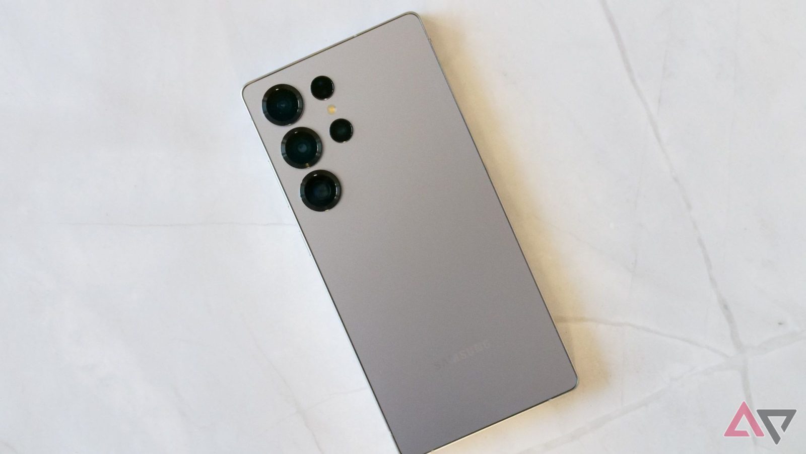 the-galaxy-s25-couldn’t-stop-apple-from-taking-the-top-sales-spot