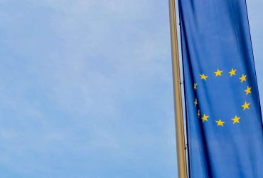 the-eu-delays-antitrust-penalties-for-apple-and-meta