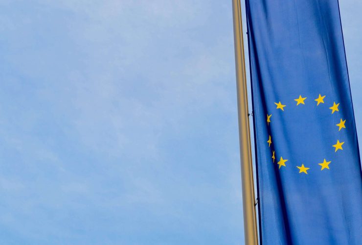 the-eu-delays-antitrust-penalties-for-apple-and-meta
