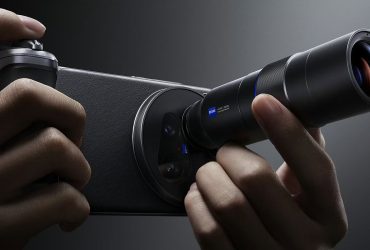 the-vivo-x200-ultra-is-here-with-a-bonkers-external-8.6x-lens,-35mm-main-camera