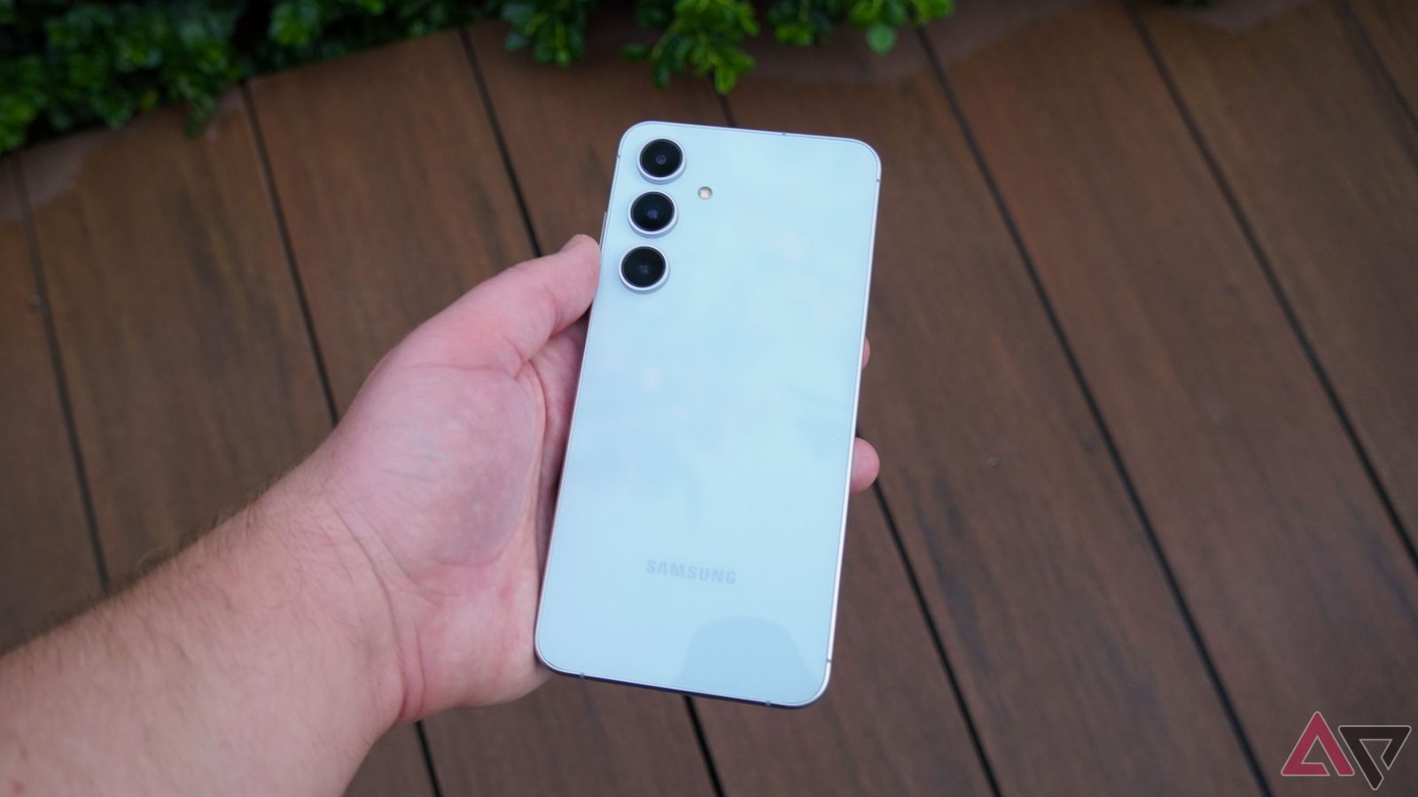 samsung’s-stable-one-ui-7-update-lands-on-the-galaxy-s23-and-s24-fe