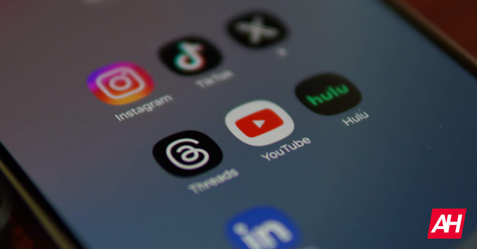 teens-wake-up-to-social-media-dangers-as-perception-worsens