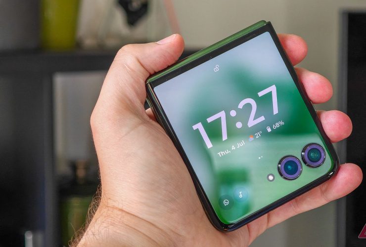 surprise-moto-razr-(2025)-image-leaks-have-us-green-with-envy