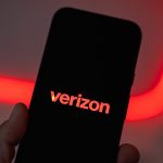 nearly-300,000-people-dumped-verizon-because-of-price-hikes.-are-you-still-sticking-around?