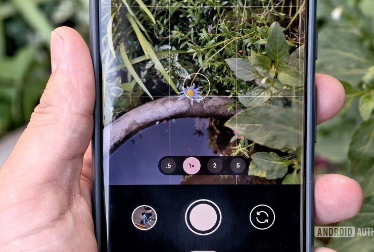 to-pinch-or-not:-survey-reveals-how-people-use-camera-zoom