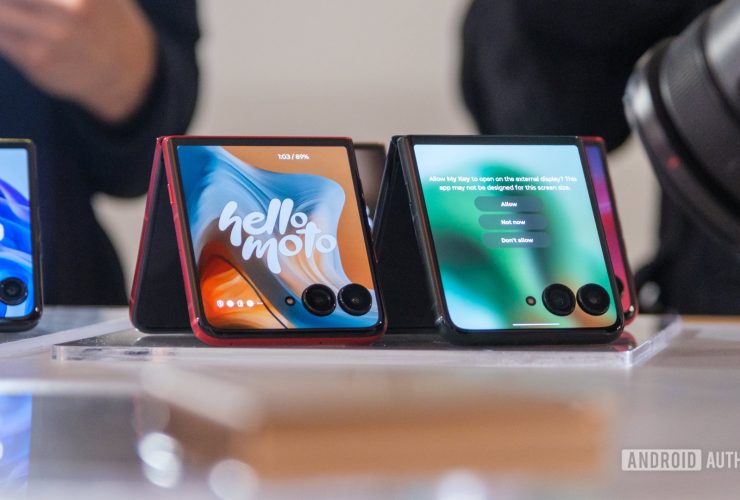 motorola’s-razr-2025-series-is-here,-including-the-most-expensive-razr-yet