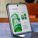 t-mobile-will-give-you-the-new-moto-razr+-for-free-with-a-new-line